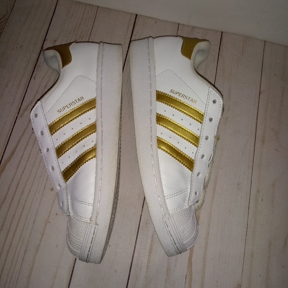 Adidas Superstar White/gold Metallic sneakers - Picture 2 of 15